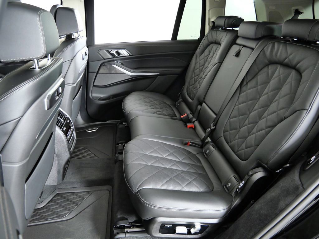 Thumbnail: 2026 BMW X7 - 39