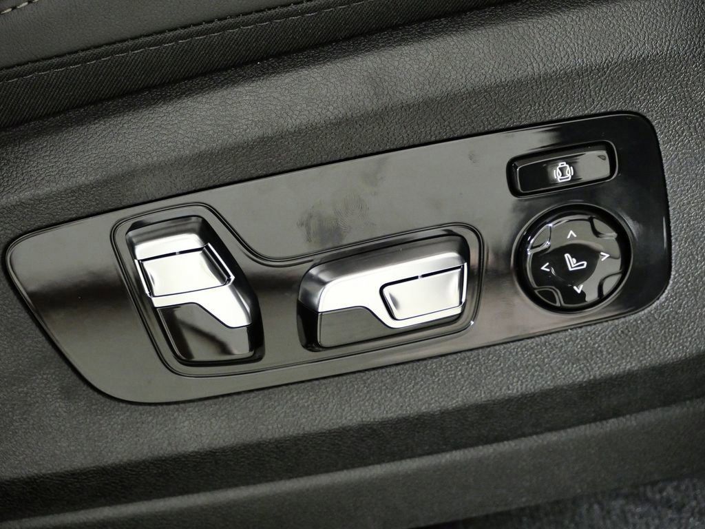 Thumbnail: 2026 BMW X7 - 30
