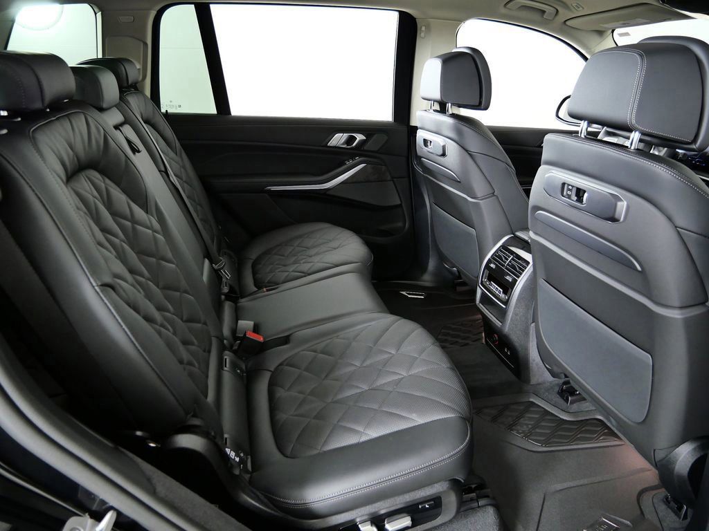 Thumbnail: 2026 BMW X7 - 11