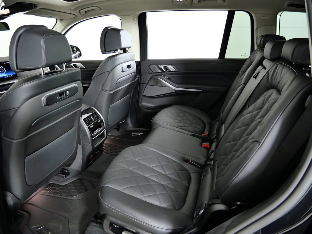 Thumbnail: 2026 BMW X7 - 38