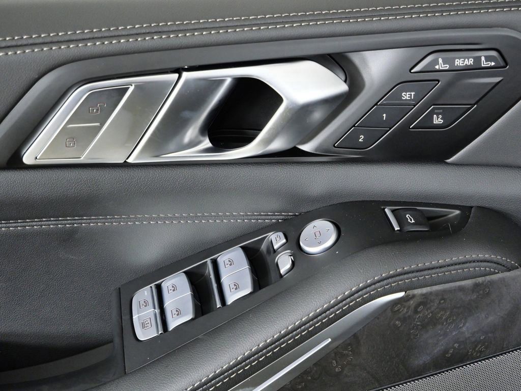 Thumbnail: 2026 BMW X7 - 43