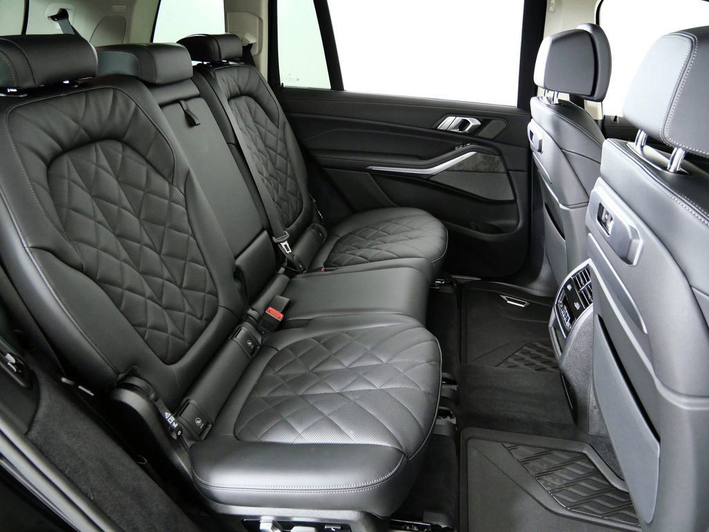 Thumbnail: 2026 BMW X7 - 34