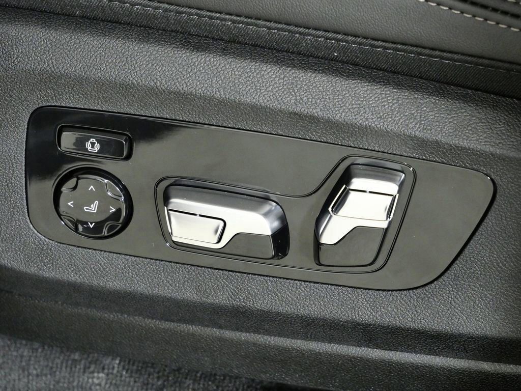 Thumbnail: 2026 BMW X7 - 45