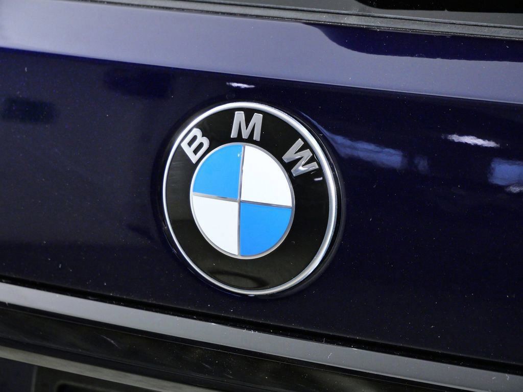 Thumbnail: 2026 BMW X7 - 21