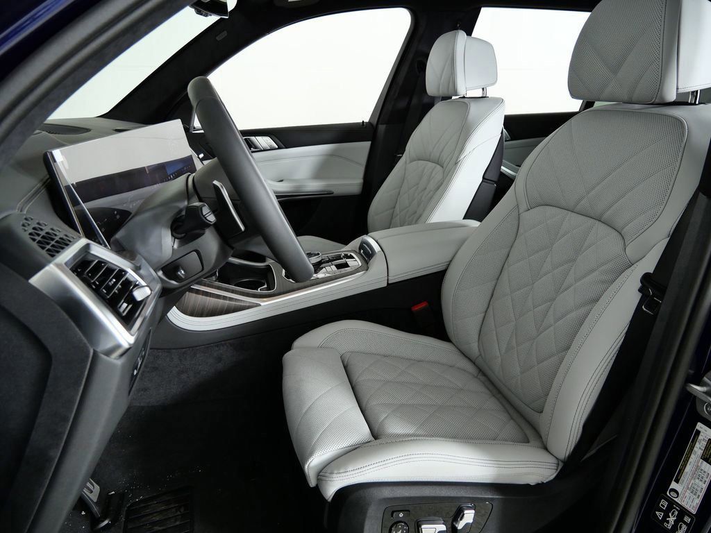 Thumbnail: 2026 BMW X7 - 41