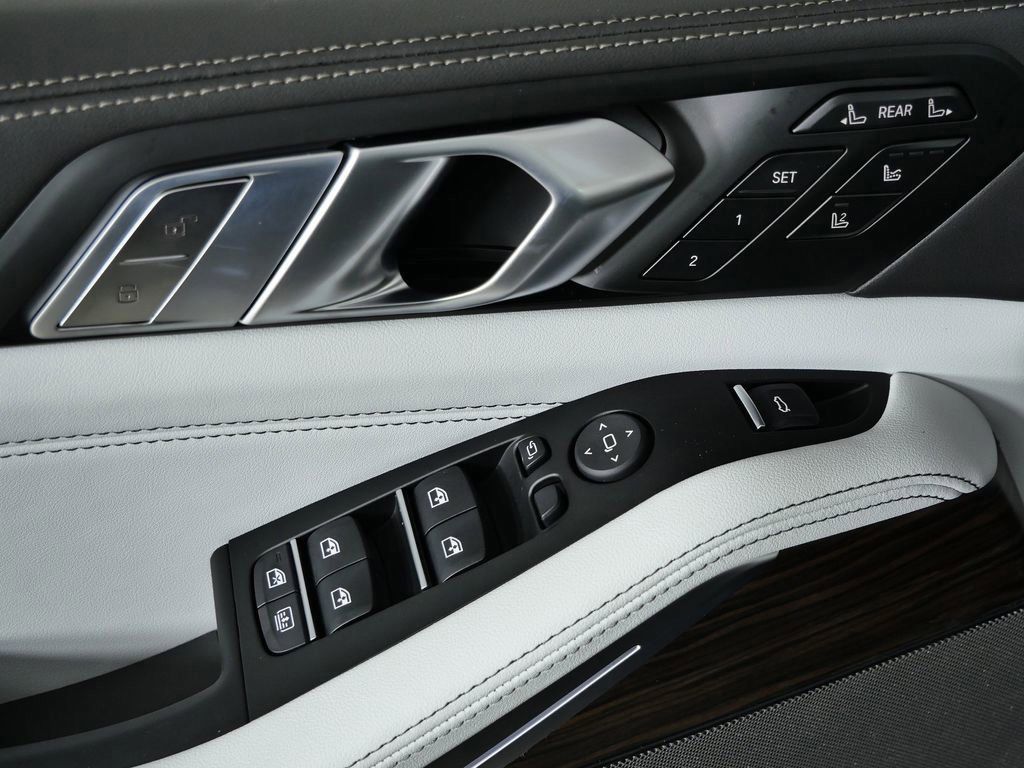 Thumbnail: 2026 BMW X7 - 42