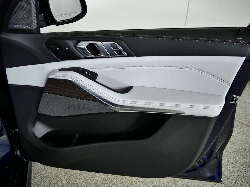 Thumbnail: 2026 BMW X7 - 27