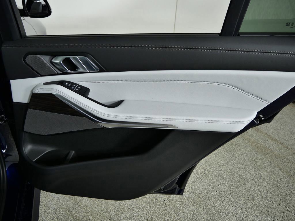 Thumbnail: 2026 BMW X7 - 30