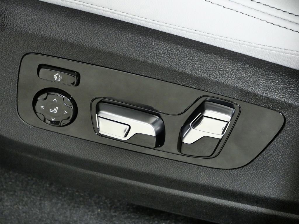 Thumbnail: 2026 BMW X7 - 43