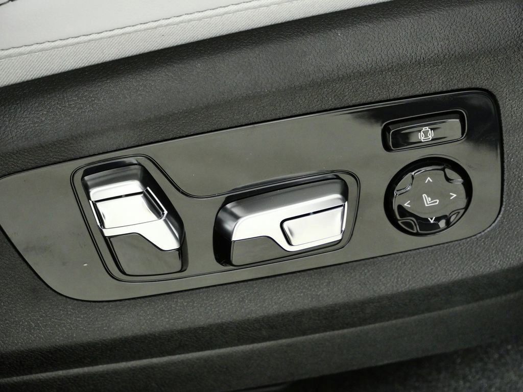Thumbnail: 2026 BMW X7 - 28