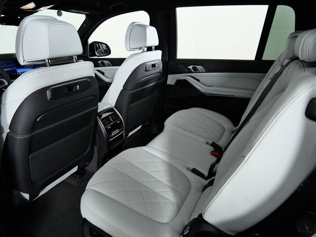 Thumbnail: 2026 BMW X7 - 37