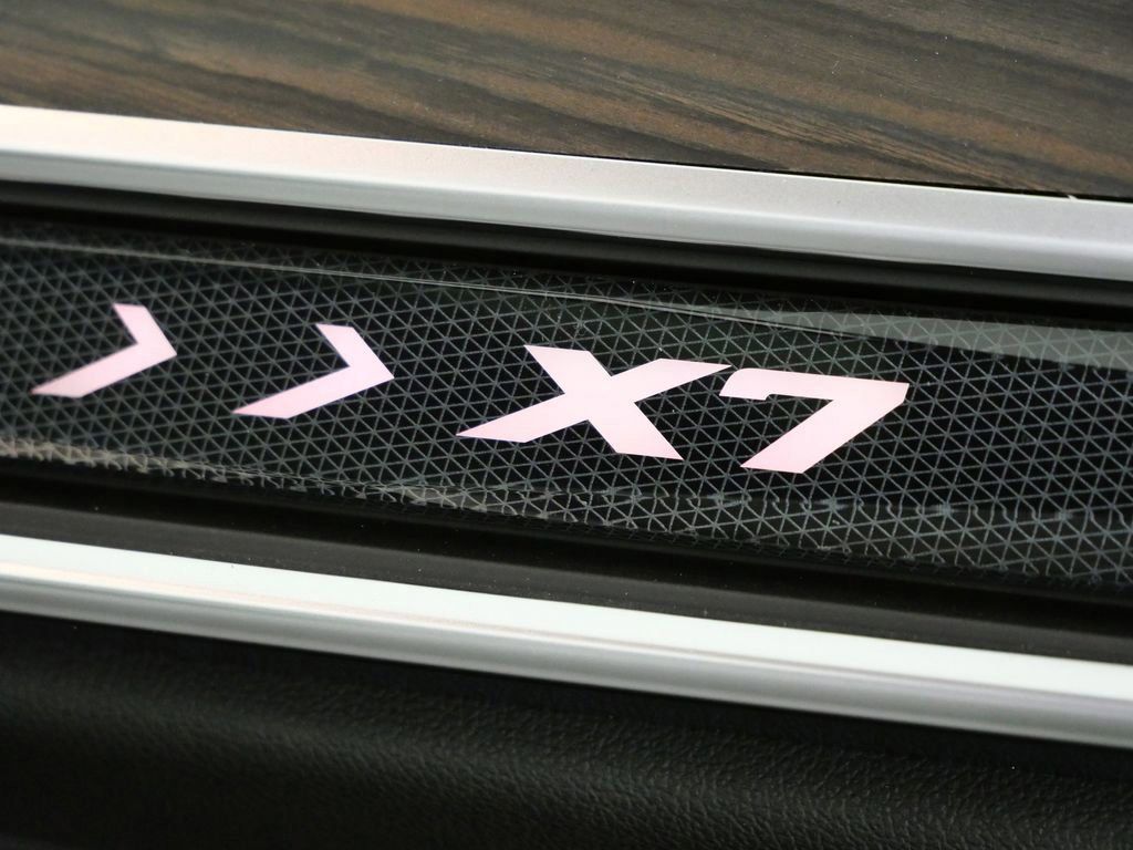 Thumbnail: 2026 BMW X7 - 16