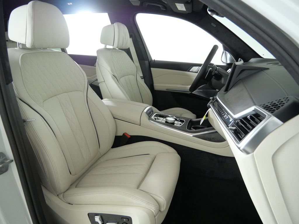 Thumbnail: 2027 BMW X7 - 10