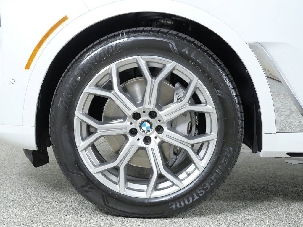 Thumbnail: 2027 BMW X7 - 26