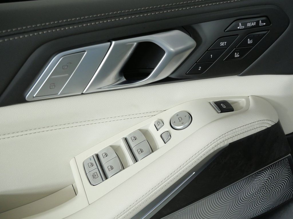 Thumbnail: 2027 BMW X7 - 44