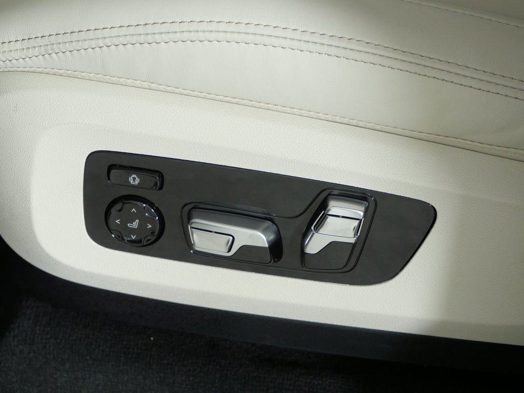Thumbnail: 2027 BMW X7 - 45