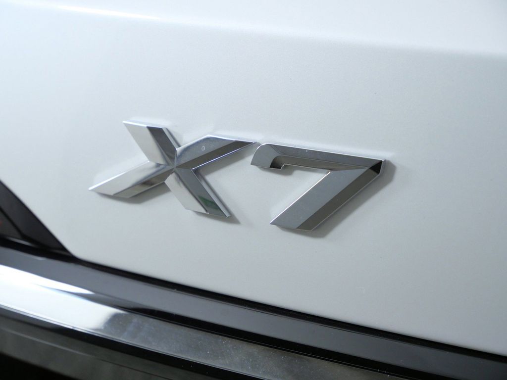 Thumbnail: 2027 BMW X7 - 24
