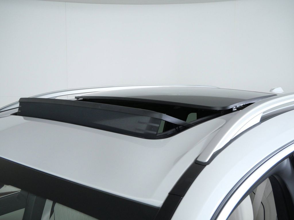 Thumbnail: 2027 BMW X7 - 27