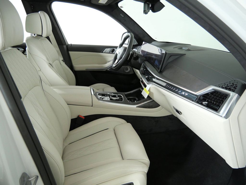 Thumbnail: 2027 BMW X7 - 9