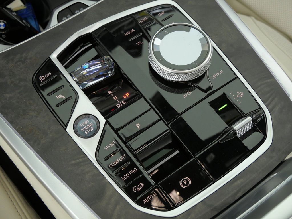 Thumbnail: 2027 BMW X7 - 13