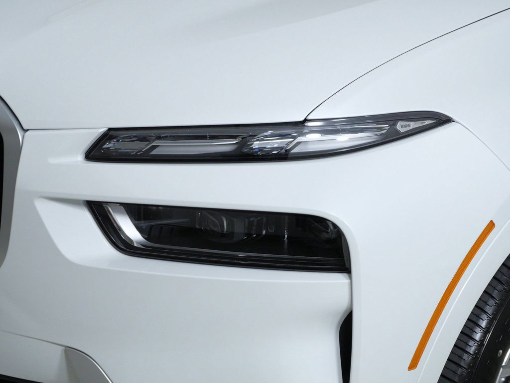 Thumbnail: 2027 BMW X7 - 18