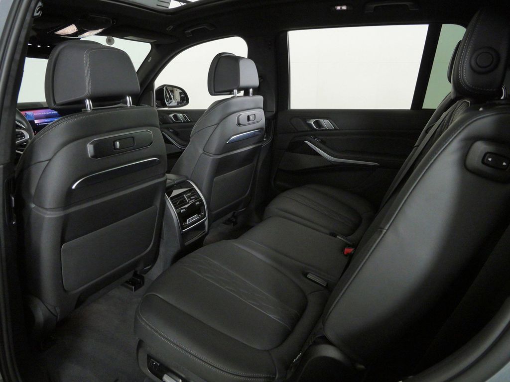Thumbnail: 2023 BMW X7 - 40