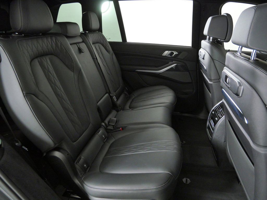 Thumbnail: 2023 BMW X7 - 34
