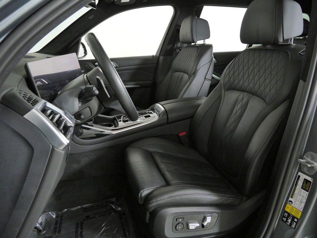 Thumbnail: 2023 BMW X7 - 44
