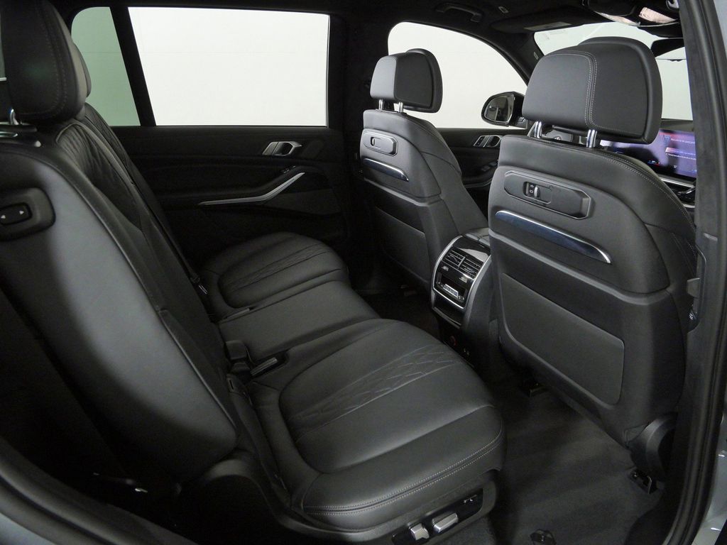 Thumbnail: 2023 BMW X7 - 11