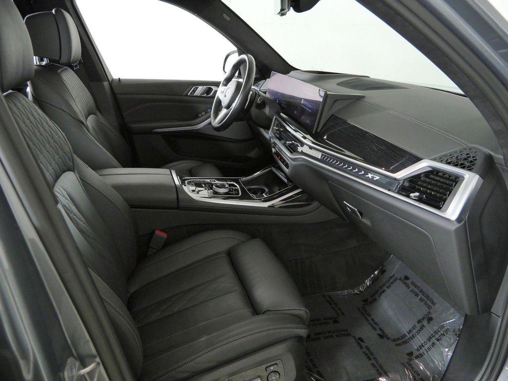 Thumbnail: 2023 BMW X7 - 9