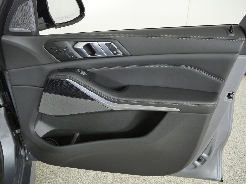 Thumbnail: 2023 BMW X7 - 29