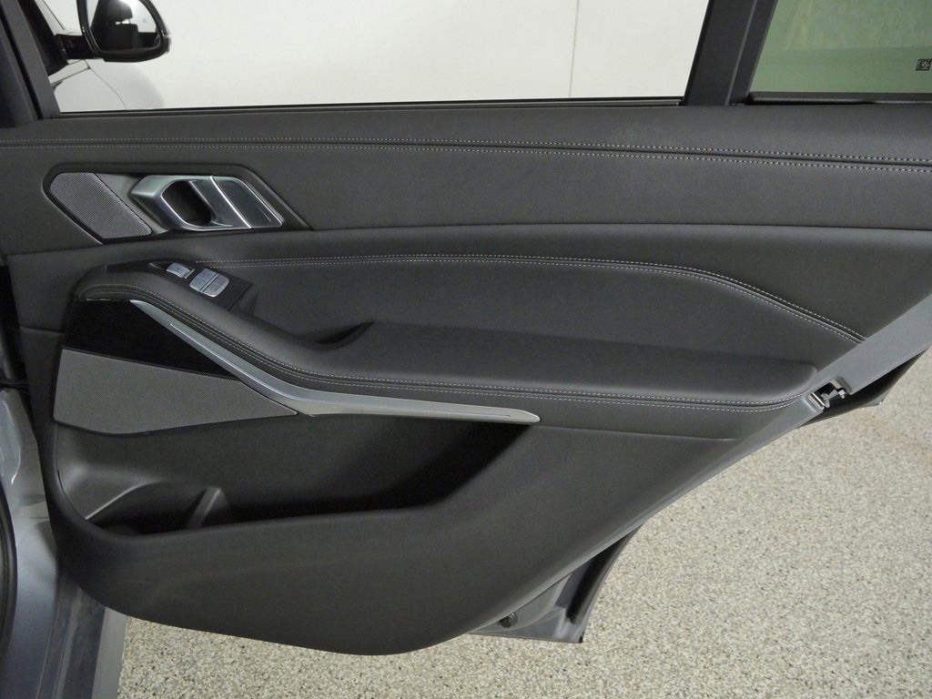 Thumbnail: 2023 BMW X7 - 33