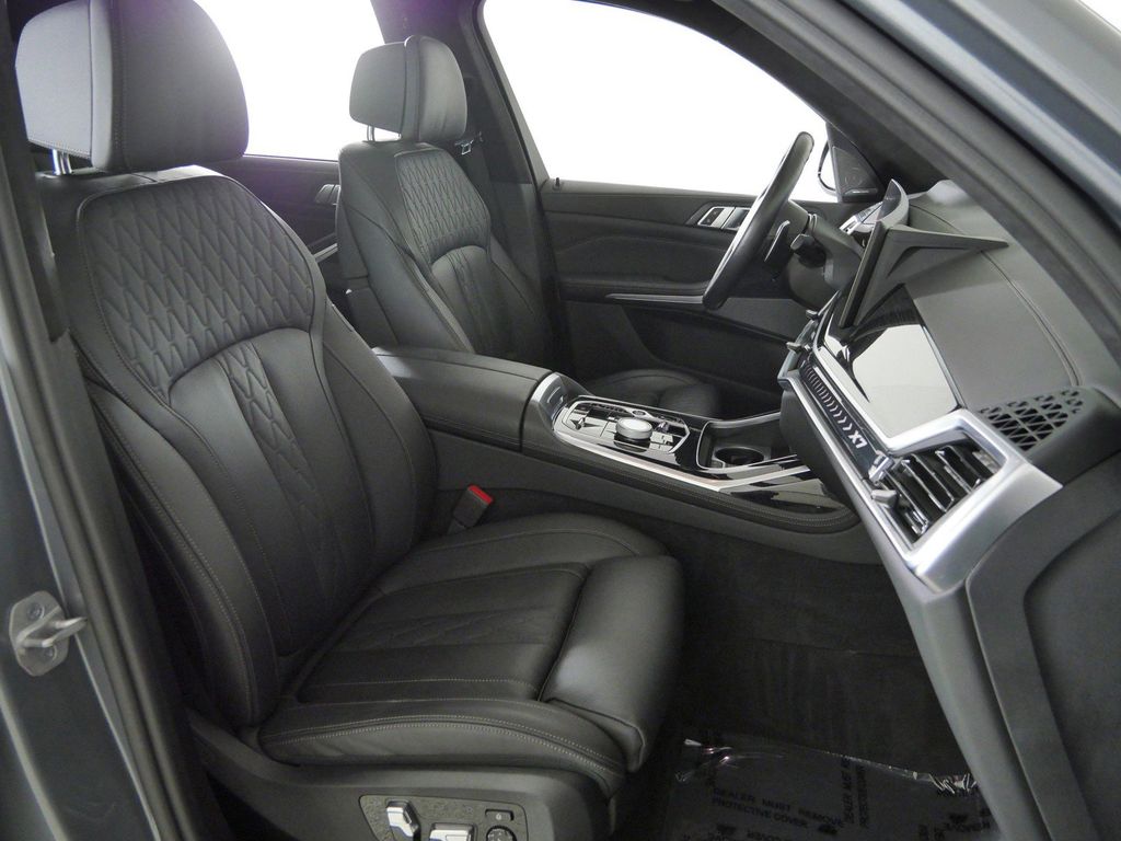 Thumbnail: 2023 BMW X7 - 10