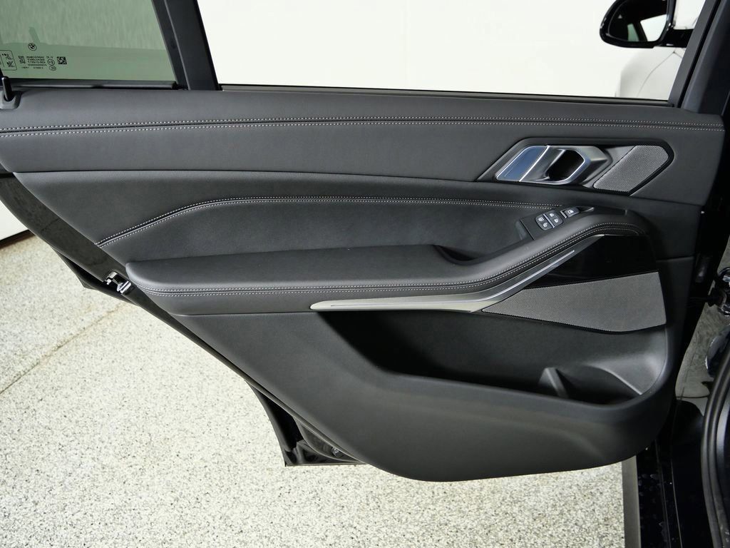 Thumbnail: 2026 BMW X7 - 33