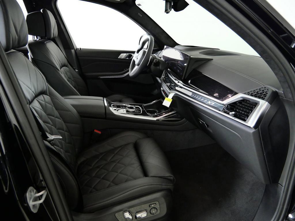 Thumbnail: 2026 BMW X7 - 9
