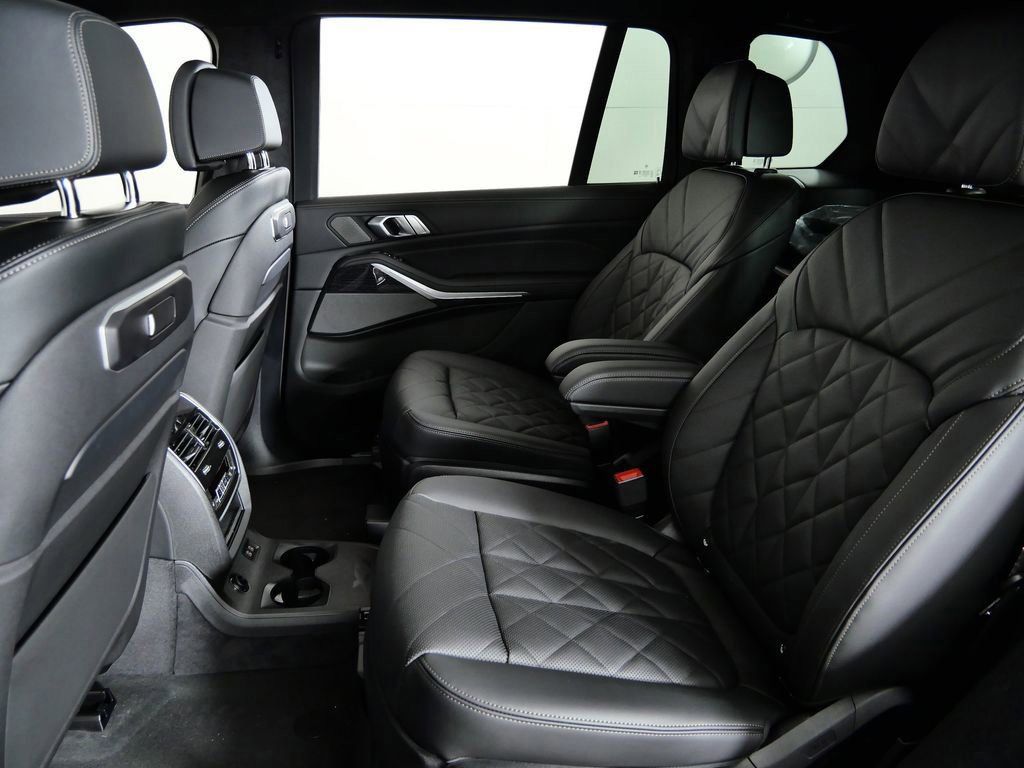 Thumbnail: 2026 BMW X7 - 35