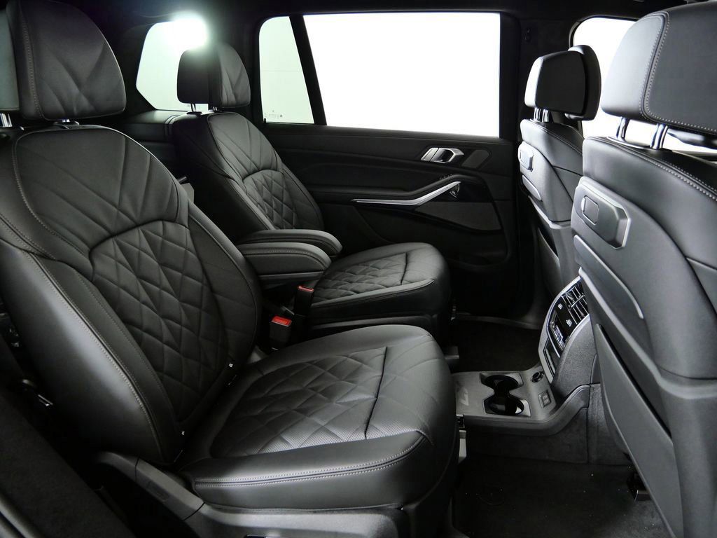 Thumbnail: 2026 BMW X7 - 30