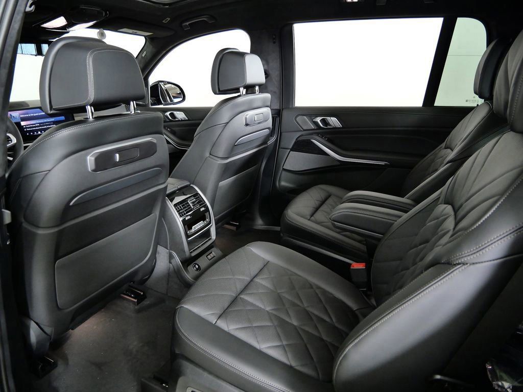 Thumbnail: 2026 BMW X7 - 34