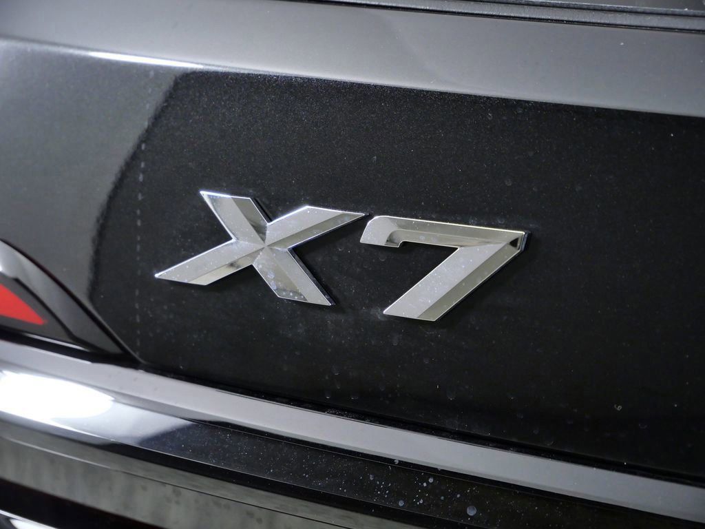 Thumbnail: 2026 BMW X7 - 21