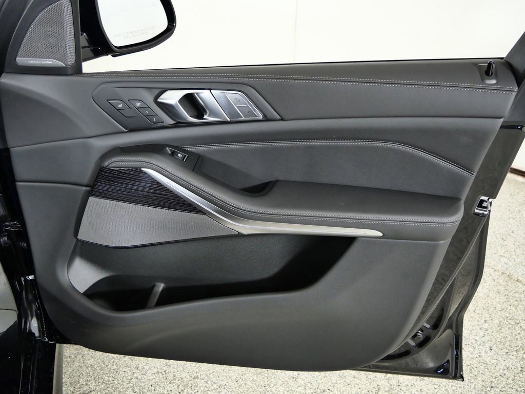 Thumbnail: 2026 BMW X7 - 25