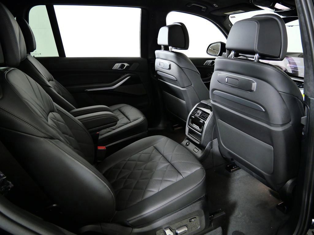 Thumbnail: 2026 BMW X7 - 11