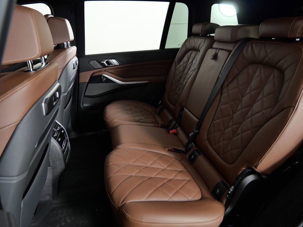 Thumbnail: 2026 BMW X7 - 38