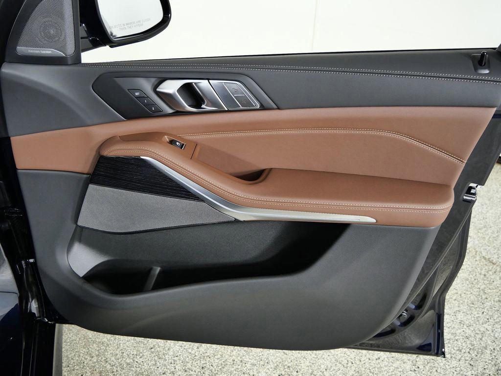Thumbnail: 2026 BMW X7 - 27