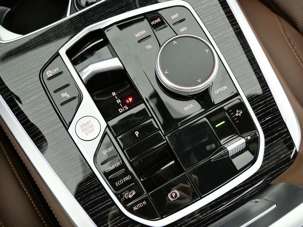 Thumbnail: 2026 BMW X7 - 9