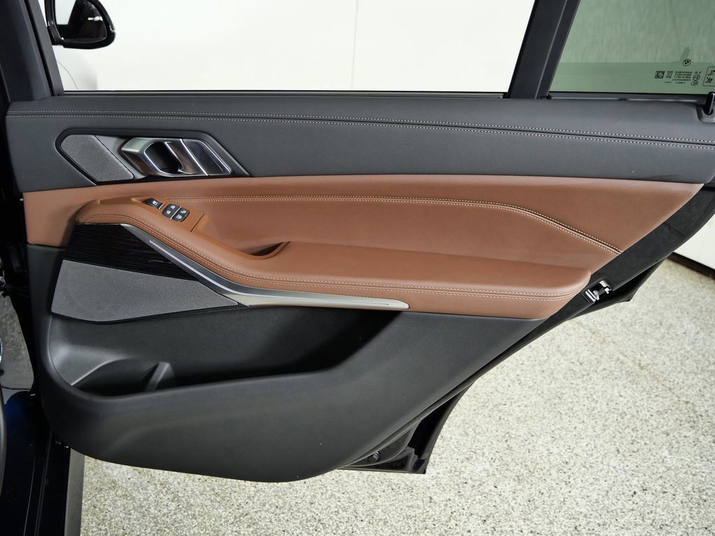 Thumbnail: 2026 BMW X7 - 31