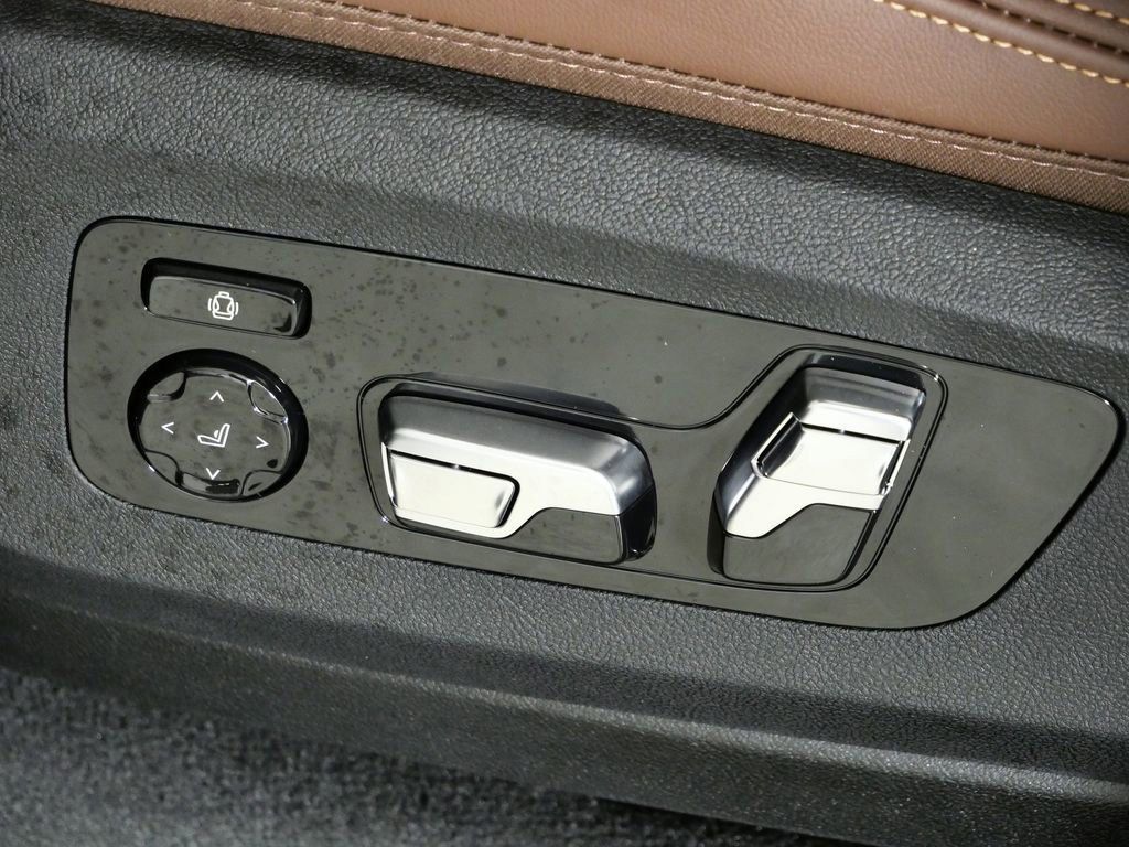 Thumbnail: 2026 BMW X7 - 43