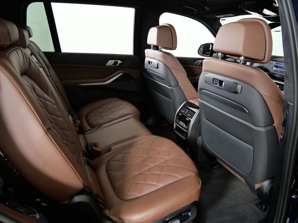 Thumbnail: 2026 BMW X7 - 12