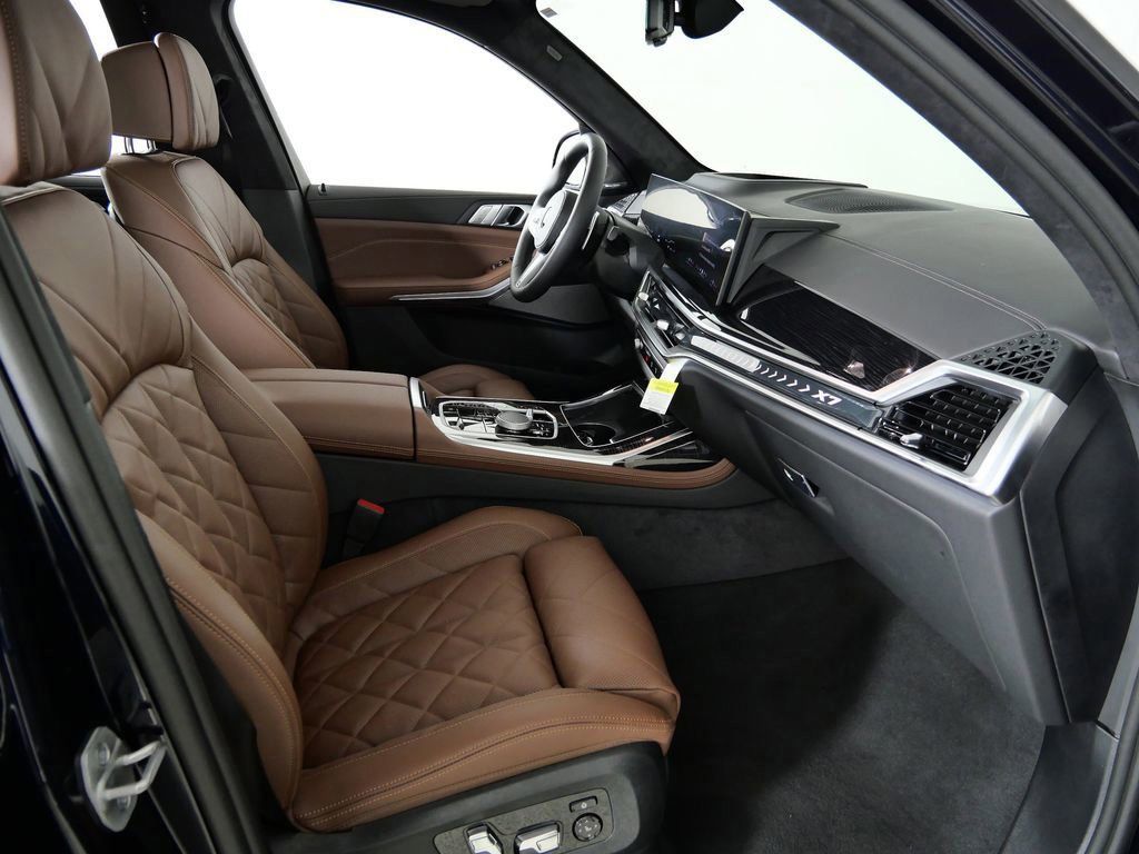 Thumbnail: 2026 BMW X7 - 10