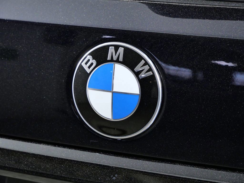 Thumbnail: 2026 BMW X7 - 21