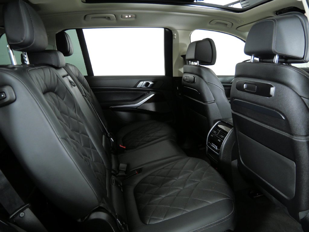 Thumbnail: 2024 BMW X7 - 12